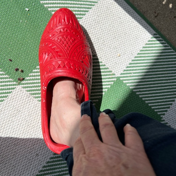 Red Dutch wooden shoe Very large,mostly decorative unless you have a large foot - Picture 13 of 14